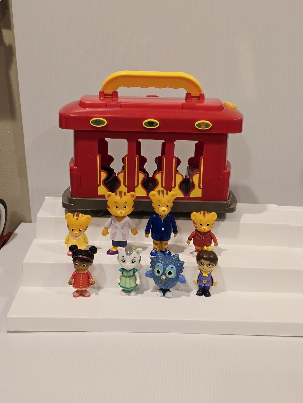 Daniel Tiger's Neighborhood Deluxe Electronic Trolley Vehicle and Figure Set